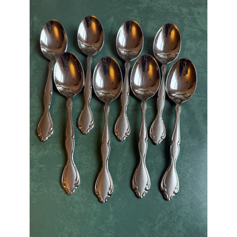 Set of 8 Oneida Deluxe Chateau Stainless 6 7/8